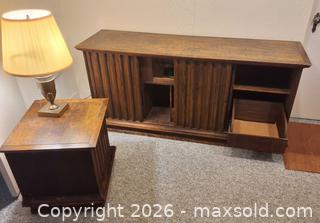 MaxSold Auction: Large Wooden Stereo Unit with 2 Side Speaker Units (Light Not Included) - Toronto (Ontario, Canada) SELLER MANAGED Downsizing Online Auction - Blyth Dale Road