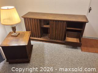 MaxSold Auction: Large Wooden Stereo Unit with 2 Side Speaker Units (Light Not Included) - Toronto (Ontario, Canada) SELLER MANAGED Downsizing Online Auction - Blyth Dale Road