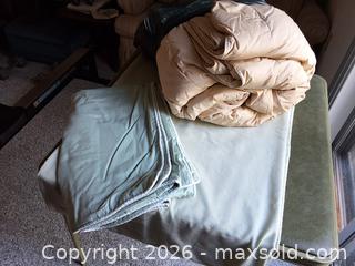 MaxSold Auction: Light King Size Feather Comforter with Green Custom Made Cover - Toronto (Ontario, Canada) SELLER MANAGED Downsizing Online Auction - Blyth Dale Road