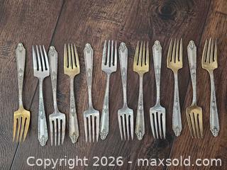 MaxSold Auction: HEAVY Sterling Silver Ornate Victorian Floral Border Silverware Set - Los Angeles (California, USA) PARTNER MANAGED Moving Online Auction - West 36th Street (CONDO)