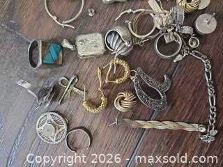 MaxSold Auction: Mixed Sterling Silver Jewelry Lot with Turquoise, Pearl & Abalone - Los Angeles (California, USA) PARTNER MANAGED Moving Online Auction - W 36th Street (CONDO)