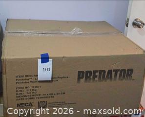 MaxSold Auction: NECA Predator Wall-Mounted Bust - Los Angeles (California, USA) PARTNER MANAGED Moving Online Auction - West 36th Street (CONDO)