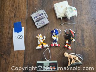MaxSold Auction: Video Game Ornament Lot: Nintendo NES & Sega Dreamcast Figures - Los Angeles (California, USA) PARTNER MANAGED Moving Online Auction - West 36th Street (CONDO)