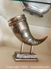 MaxSold Auction: Set of 4 Silver Metal Decorative Pieces, Modern Style - Frisco (Texas, USA) PARTNER MANAGED Downsizing Online Auction - Miramar Drive