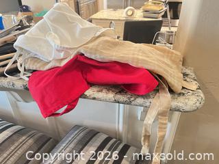 MaxSold Auction: Williams Sonoma Kitchen Utensil Set - Frisco (Texas, USA) PARTNER MANAGED Downsizing Online Auction - Miramar Drive