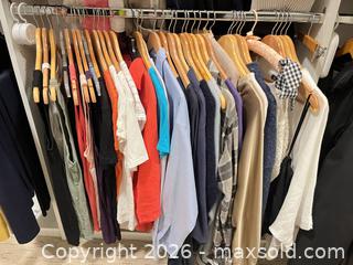 MaxSold Auction: Women's Mixed Clothing Lot - Tops & Pants, Varied Sizes (16-30 pcs) - Frisco (Texas, USA) PARTNER MANAGED Downsizing Online Auction - Miramar Drive