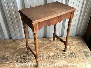 MaxSold Auction: Vintage Wood Accent Table with Turned Legs & Scalloped Apron  - London (Ontario, Canada) PARTNER MANAGED Estate Sale Online Auction - Thompson Road (STORAGE)