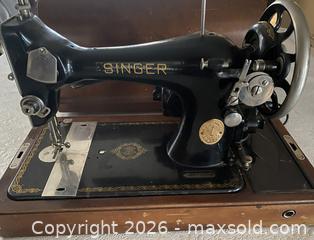 MaxSold Auction: Vintage Singer Sewing Machine - Model 99 (1930's)  - Toronto (Ontario, Canada) SELLER MANAGED Downsizing Online Auction - Findlay Boulevard