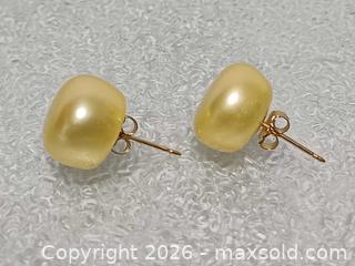 MaxSold Auction: 14K Gold with Nature Golden Pearl Stud Earrings Marked  - Toronto (Ontario, Canada) PARTNER MANAGED Reseller Online Auction - Queen Street West
