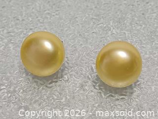MaxSold Auction: 14K Gold with Nature Golden Pearl Stud Earrings Marked  - Toronto (Ontario, Canada) PARTNER MANAGED Reseller Online Auction - Queen Street West