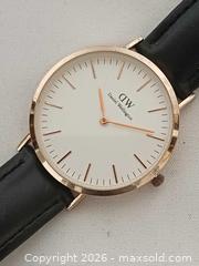 MaxSold Auction: Daniel Wellington Classic Sheffield Quartz Watch Working  - Toronto (Ontario, Canada) PARTNER MANAGED Reseller Online Auction - Queen Street West