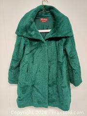 MaxSold Auction: Max Mara Studio Green Alpaca/ Wool Textured Women's Coat Size 8 - Toronto (Ontario, Canada) PARTNER MANAGED Reseller Online Auction - Queen Street West