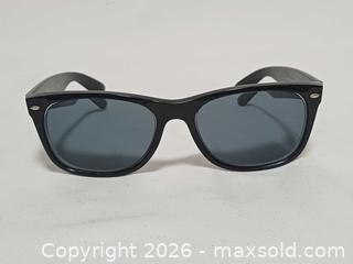MaxSold Auction: Ray-Ban New Wayfarer Classic Sunglasses RB 2132 - Toronto (Ontario, Canada) PARTNER MANAGED Reseller Online Auction - Queen Street West