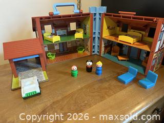 MaxSold Auction: Fisher-Price Little People 1984 Vintage Dollhouse / Playset  - Toronto (Ontario, Canada) PARTNER MANAGED Estate Sale Online Auction - Longbow Square