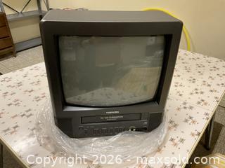 MaxSold Auction: Great for cottage Toshiba 13" TV/VCR Combo - Toronto (Ontario, Canada) PARTNER MANAGED Estate Sale Online Auction - Longbow Square