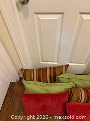 MaxSold Auction: Pillows - Houston (Texas, USA) SELLER MANAGED Downsizing Online Auction - Hiram Clark Drive (STORAGE)