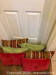 MaxSold Auction: Pillows - Houston (Texas, USA) SELLER MANAGED Downsizing Online Auction - Hiram Clark Drive (STORAGE)