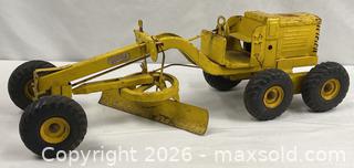 MaxSold Auction: Doepke Toys Adams Diesel Motor Grader - Campbell (California, USA) PARTNER MANAGED Estate Sale Online Auction - Dell Avenue