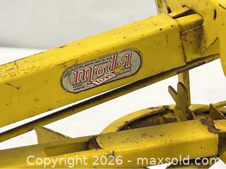 MaxSold Auction: Doepke Toys Adams Diesel Motor Grader - Campbell (California, USA) PARTNER MANAGED Estate Sale Online Auction - Dell Avenue