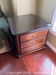 MaxSold Auction: Solid Wood End Table  - Collingwood (Ontario, Canada) SELLER MANAGED Downsizing Online Auction - Chamberlain Crescent