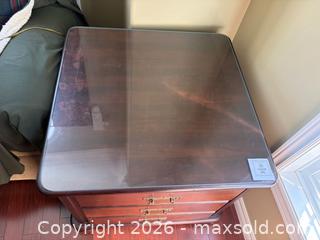 MaxSold Auction: Solid Wood End Table  - Collingwood (Ontario, Canada) SELLER MANAGED Downsizing Online Auction - Chamberlain Crescent