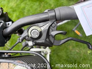MaxSold Auction: Women’s 7-Speed Bike & Pump  - Collingwood (Ontario, Canada) SELLER MANAGED Downsizing Online Auction - Chamberlain Crescent
