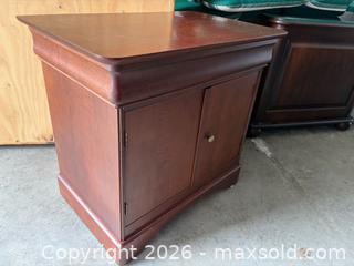 MaxSold Auction: Wooden Side Table or Night Stand - Collingwood (Ontario, Canada) SELLER MANAGED Downsizing Online Auction - Chamberlain Crescent