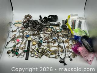 MaxSold Auction: Jewelry Lot - St. Catharines (Ontario, Canada) SELLER MANAGED Estate Sale Online Auction - Drury Crescent