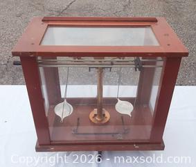 MaxSold Auction: Vintage FISHER SCIENTIFIC Balance Scale Weighing Machine-Made in USA  - Ottawa (Ontario, Canada) SELLER MANAGED Moving Online Auction - Coventry Road (STORAGE)