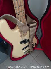 MaxSold Auction: Stinger SBL-10 Electric Bass Guitar, 4-String, Cream - Toronto (Ontario, Canada) SELLER MANAGED Moving Online Auction - Kennedy Road (STORAGE)