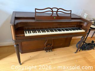MaxSold Auction: Aerosonic Baldwin Piano  - Walworth (New York, USA) PARTNER MANAGED Estate Sale Online Auction - Fairway 18
