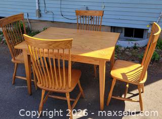 MaxSold Auction: Kloter Farms Kitchen Table and 4 Chairs - East Hartford (Connecticut, USA) SELLER MANAGED Downsizing Online Auction -  Hills Street