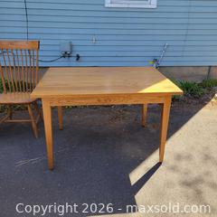 MaxSold Auction: Kloter Farms Kitchen Table and 4 Chairs - East Hartford (Connecticut, USA) SELLER MANAGED Downsizing Online Auction -  Hills Street