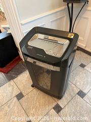 MaxSold Auction: Staples SPL-TXC22A Paper Shredder - Toronto (Ontario, Canada) SELLER MANAGED Moving Online Auction - Shadwick Drive