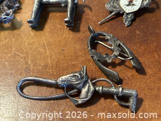 MaxSold Auction: 9 Vintage Brooches - North Vancouver (British Columbia, Canada) PARTNER MANAGED Downsizing Online Auction - 14th Street West 519
