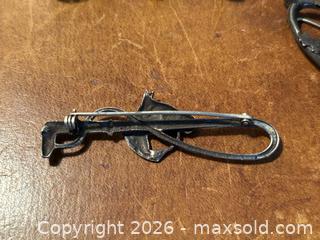 MaxSold Auction: 9 Vintage Brooches - North Vancouver (British Columbia, Canada) PARTNER MANAGED Downsizing Online Auction - 14th Street West 519