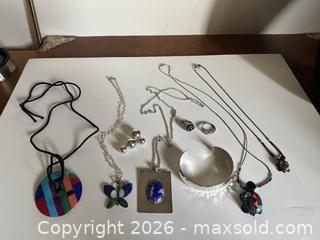 MaxSold Auction: South West Jewelry Collection - North Vancouver (British Columbia, Canada) PARTNER MANAGED Downsizing Online Auction - 14th Street West 519