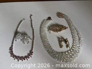 MaxSold Auction: Vintage Costume Jewelry #1 - North Vancouver (British Columbia, Canada) PARTNER MANAGED Downsizing Online Auction - 14th Street West 519