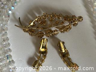 MaxSold Auction: Vintage Costume Jewelry #1 - North Vancouver (British Columbia, Canada) PARTNER MANAGED Downsizing Online Auction - 14th Street West 519