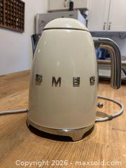 MaxSold Auction: Working condition SMEG kettle - Toronto (Ontario, Canada) SELLER MANAGED Downsizing Online Auction - Markham Street