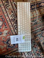 MaxSold Auction: Apple Wired USB Full-Size Keyboard with Numeric Keypad - Ottawa (Ontario, Canada) PARTNER MANAGED Downsizing Online Auction - Stewart Street (CONDO)