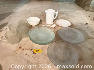 MaxSold Auction: Milk Glass and More B - Montgomery (New Jersey, USA) PARTNER MANAGED Downsizing Online Auction - Bedford Drive