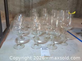 MaxSold Auction: Stemware B - Montgomery (New Jersey, USA) PARTNER MANAGED Downsizing Online Auction - Bedford Drive