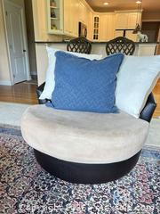 MaxSold Auction: Swivel Accent Chair A - Montgomery (New Jersey, USA) PARTNER MANAGED Downsizing Online Auction - Bedford Drive