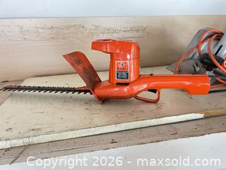 MaxSold Auction: Black & Decker Hedge Trimmer & Circular Saw, Corded C - Oakville (Ontario, Canada) Estate Sale Online Auction - Cox Drive