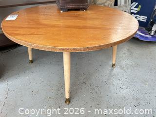 MaxSold Auction: Mid-Century Modern Round Wood Veneer Coffee Table C - Oakville (Ontario, Canada) Estate Sale Online Auction - Cox Drive