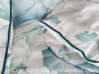 MaxSold Auction: Springmaid Queen Floral Comforter Set with Shams, Bedskirt, Pillow C - Oakville (Ontario, Canada) Estate Sale Online Auction - Cox Drive