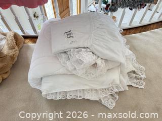 MaxSold Auction: White Cotton Lace Quilted Full/Queen Bedding Set B - Oakville (Ontario, Canada) Estate Sale Online Auction - Cox Drive