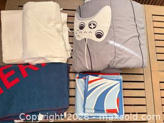 MaxSold Auction: American Eagle Single/Twin Bedding Set — Duvet Cover & Sheets - North Vancouver (British Columbia, Canada) SELLER MANAGED Downsizing Online Auction - Broadview Drive
