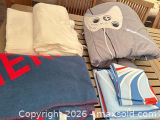 MaxSold Auction: American Eagle Single/Twin Bedding Set — Duvet Cover & Sheets - North Vancouver (British Columbia, Canada) SELLER MANAGED Downsizing Online Auction - Broadview Drive